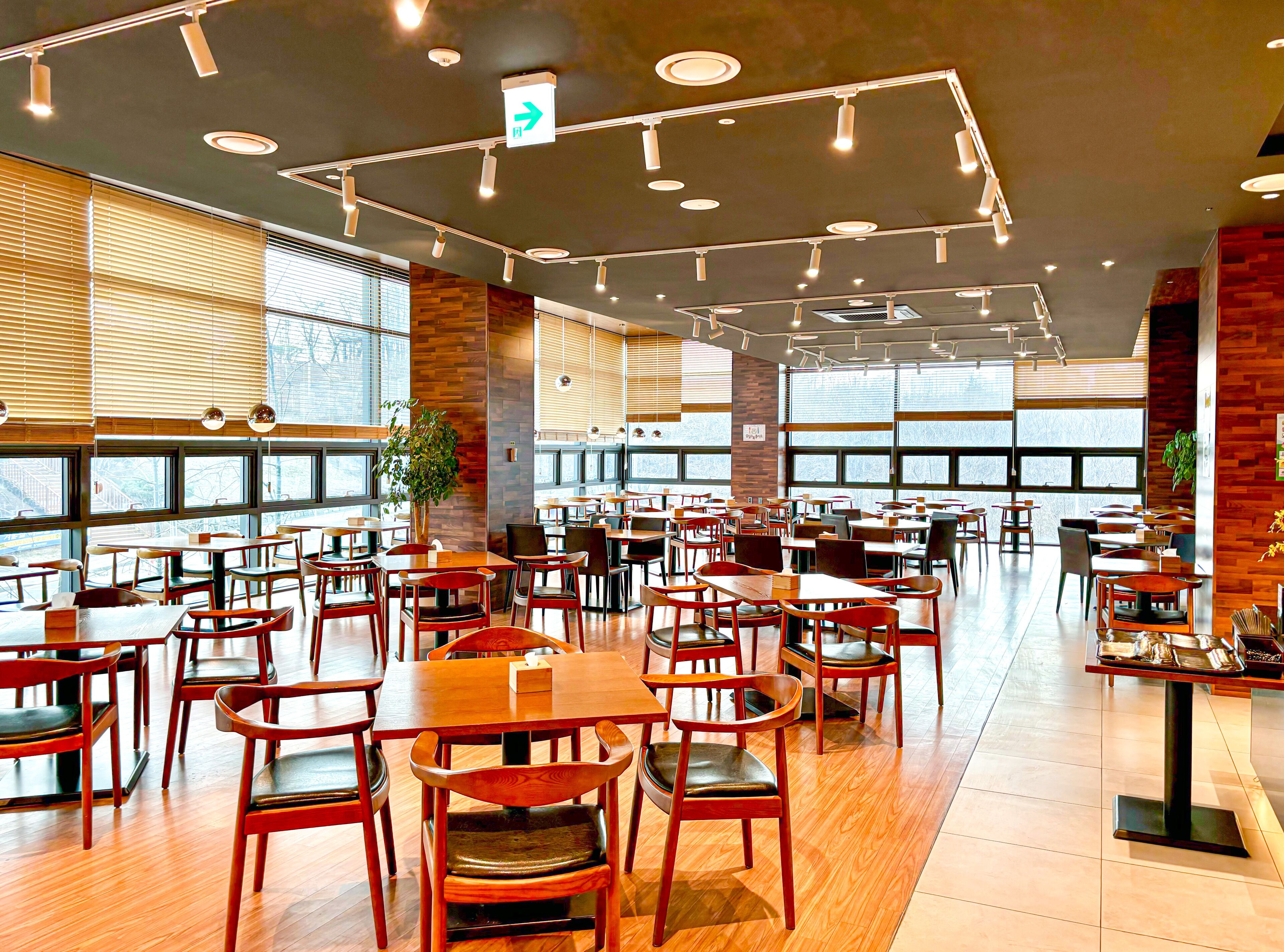 daily buffet breakfast for a fee