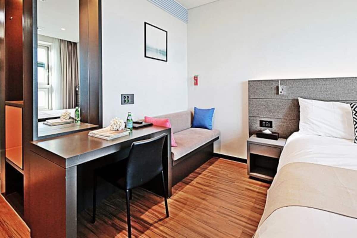 1 Schlafzimmer, Schreibtisch, laptopgeeigneter Arbeitsplatz