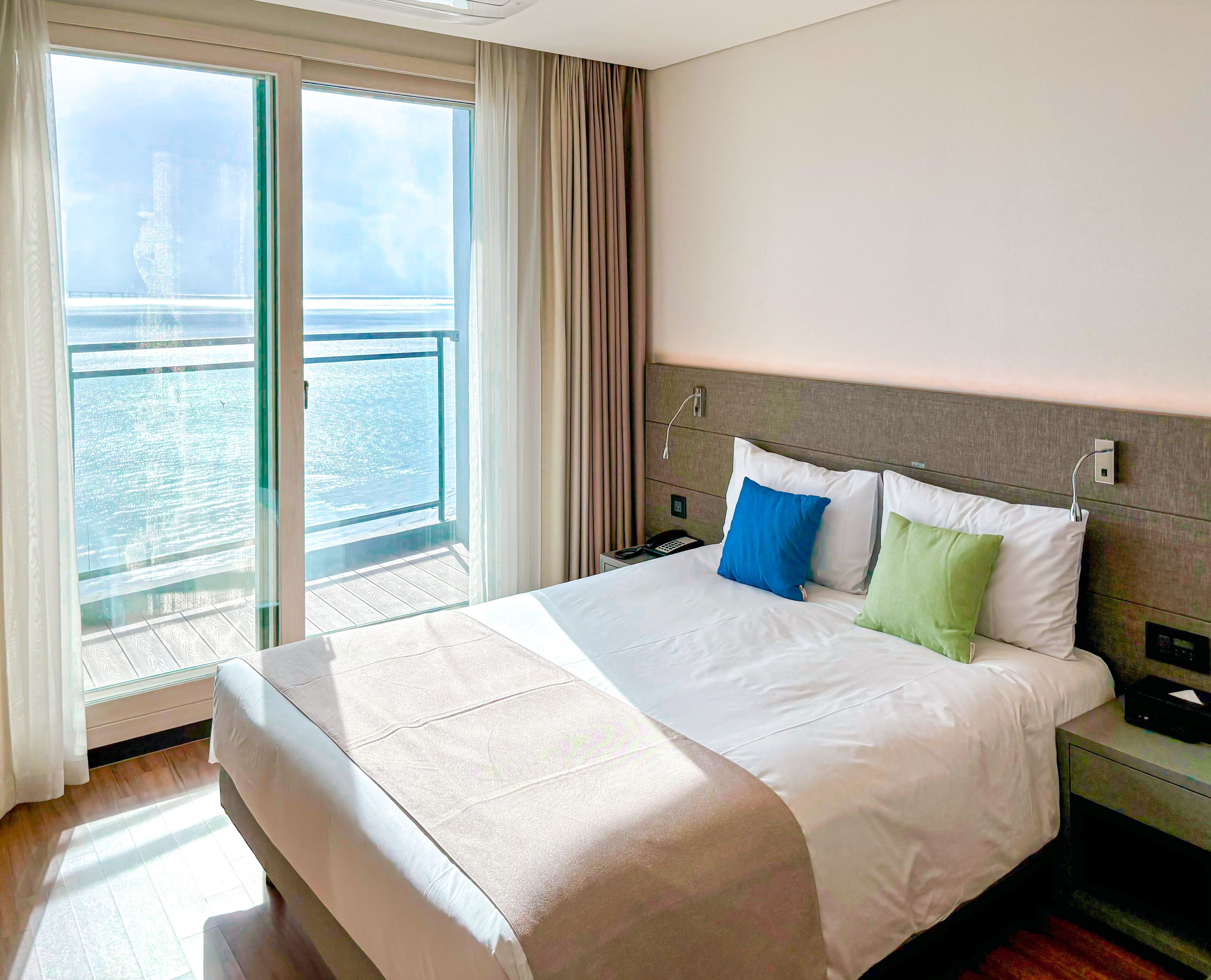 書桌、筆電工作空間、遮光布/窗簾、隔音