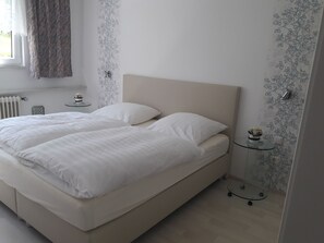 Desk, free WiFi - Pension Haus Helene (Simmerath)