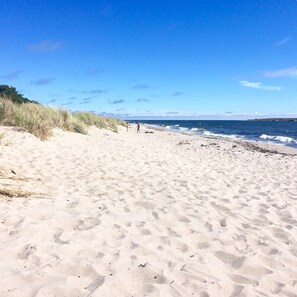 Beach - LIMESTONE COTTAGE CLOSE TO OCEAN & BISTRO (Burgsvik)