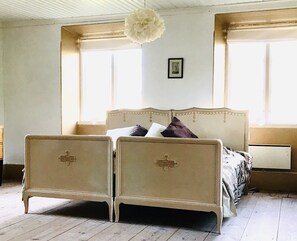 5 bedrooms - LIMESTONE COTTAGE CLOSE TO OCEAN & BISTRO (Burgsvik)