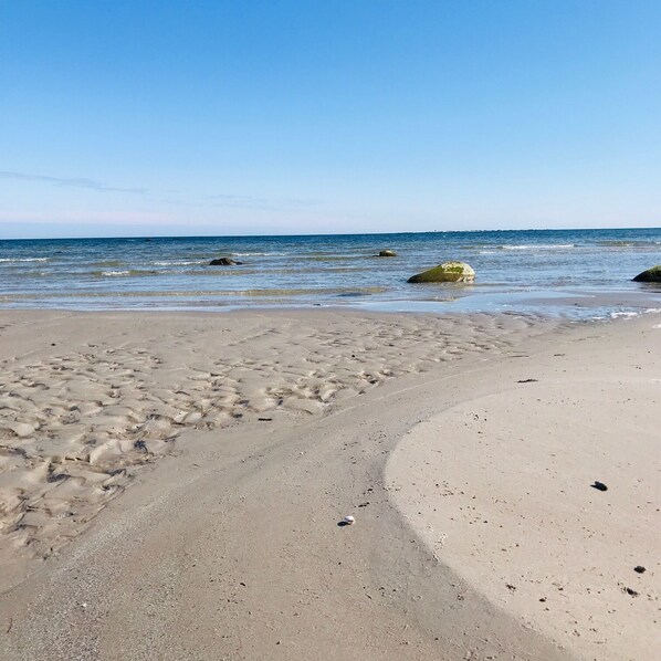 Beach - LIMESTONE COTTAGE CLOSE TO OCEAN & BISTRO (Burgsvik)