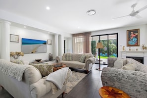 TV, fireplace, video games, DVD player - Casa Paradiso - Brand New Luxury 5 Bedroom Rural Retreat (Coffs Harbour)