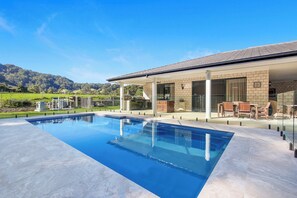A heated pool - Casa Paradiso - Brand New Luxury 5 Bedroom Rural Retreat (Coffs Harbour)