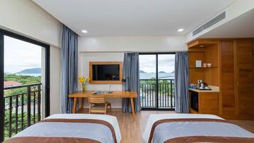 1 bedroom, premium bedding, minibar, in-room safe