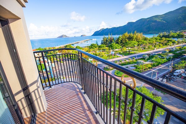 Superior Double Room, Bay View | Balcony view - Marina Bay Con Dao Hotel (Ho Chi Minh City)