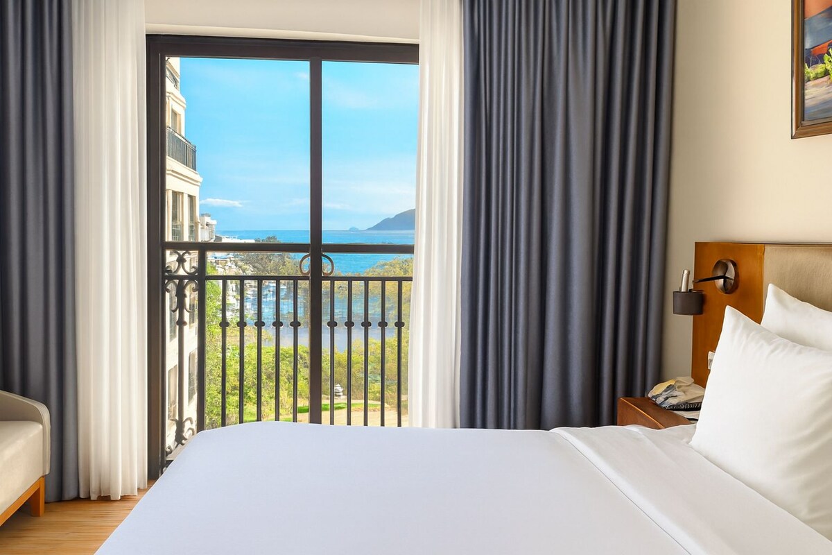 Sengetøy av topp kvalitet, memory foam-senger, minibar og safe på rommet