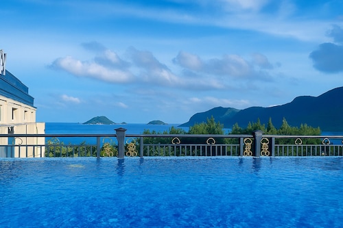 Marina Bay Con Dao Hotel