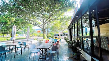 Breakfast, lunch, dinner served; Asian cuisine