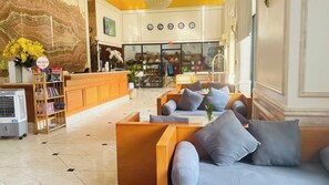Lobby sitting area - Marina Bay Con Dao Hotel (Ho Chi Minh City)