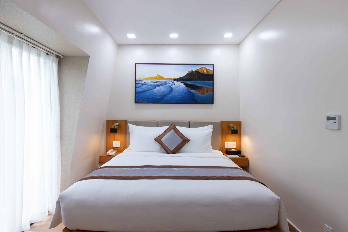 1 bedroom, premium bedding, minibar, in-room safe