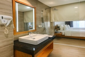 Deluxe Double Room, Sea View | Bilik Mandi | Tab mandi dan pancuran berasingan, hulu semburan hidrourut 