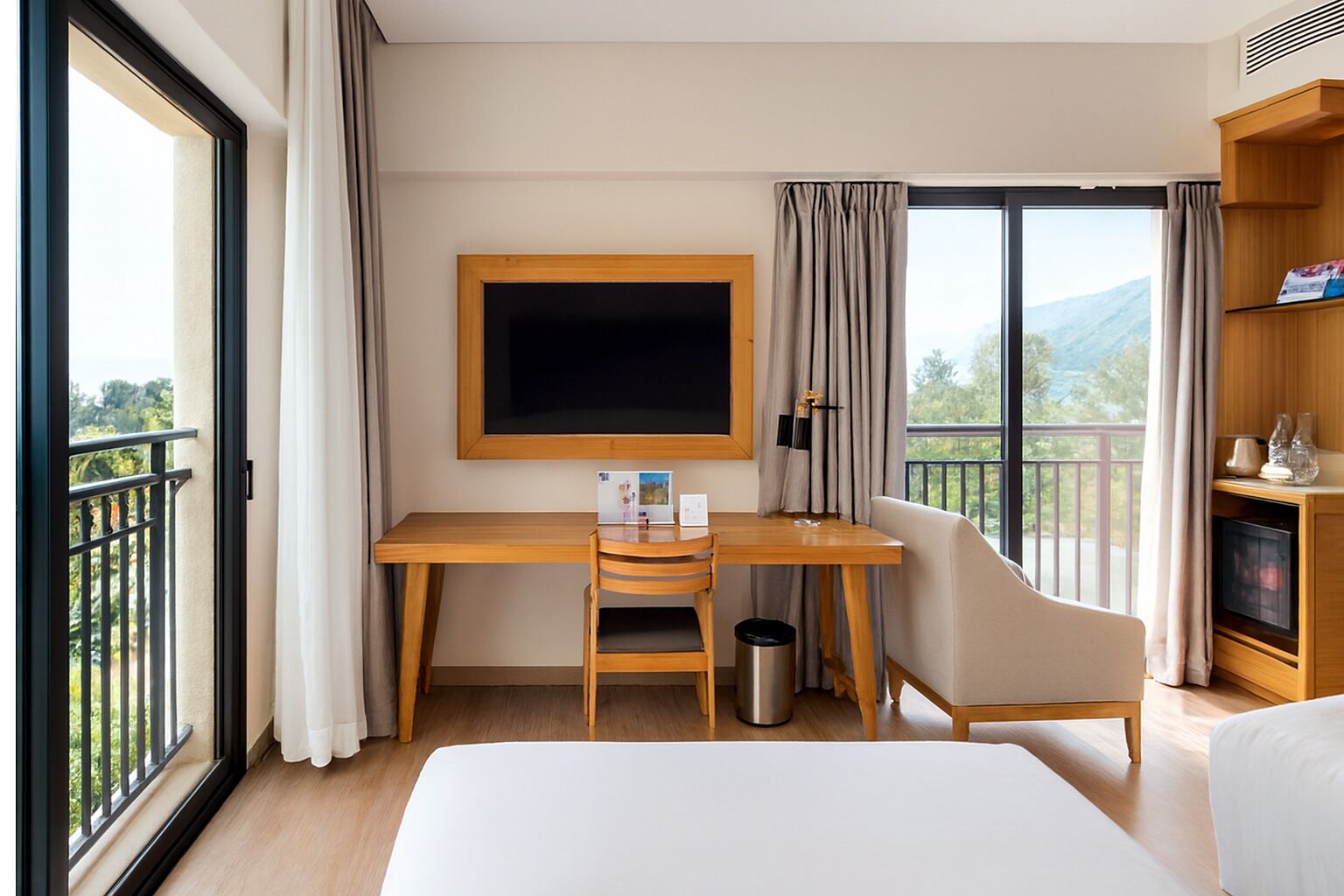 Chambre Deluxe avec lits jumeaux, vue mer | Literie de qualité supérieure, matelas mémoire de forme, minibar