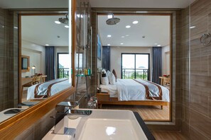 Deluxe Double Room, Sea View | Bathroom | Separate tub and shower, hydromassage showerhead, free toiletries