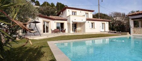 حمّام سباحة خارجي