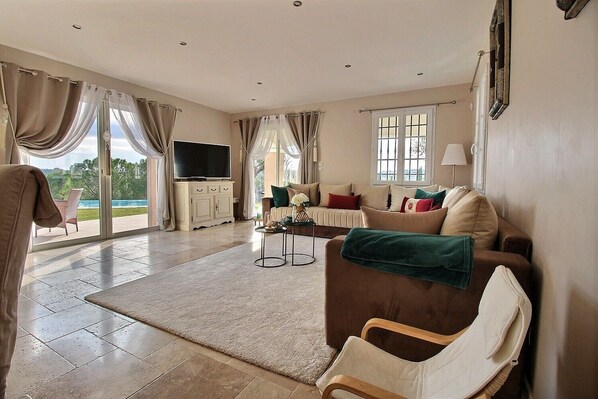 Smart TV, table football, ping pong, books - PLEASANT VILLA WITH SWIMMING POOL FOR 8 PEOPLE (Lorgues)