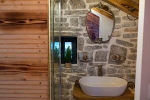 Casa familiar | Baño | Ducha, secador de pelo, toallas y jabón