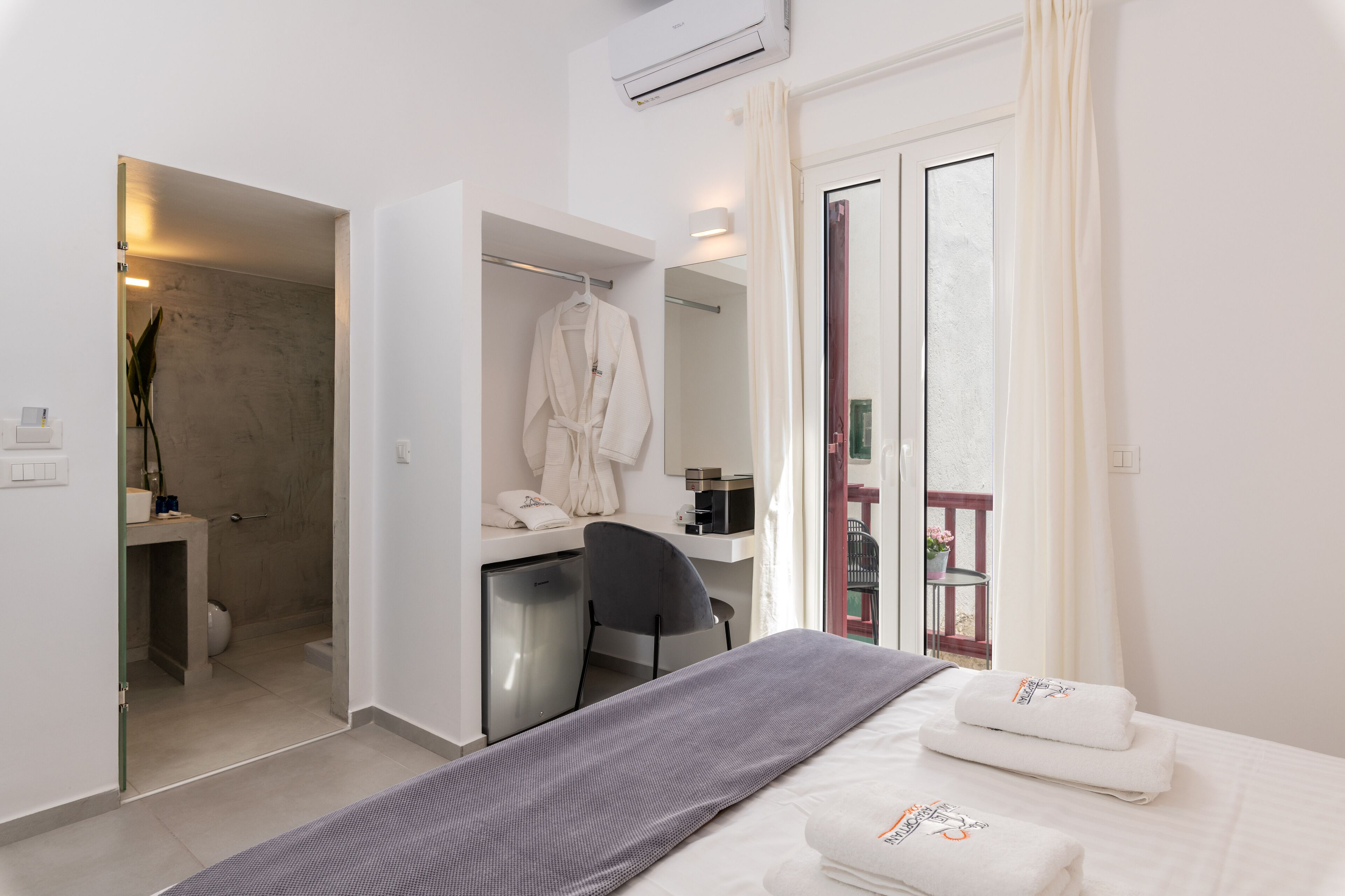 Photo - Sunset Paraportiani Rooms