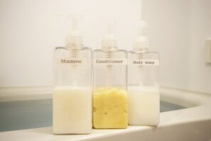 Apartment, 1 Bedroom (102) | Bathroom amenities | Separate tub and shower, free toiletries, hair dryer, slippers - Three 102 (Tokyo)