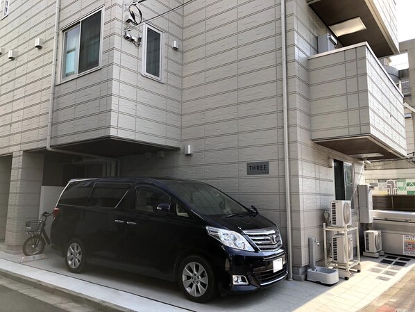 Exterior - Three 102 (Tokyo)