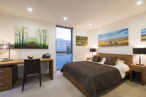 公寓 (1 Bedroom) | 1 間臥室、書桌、筆電工作空間、熨斗/熨衣板
