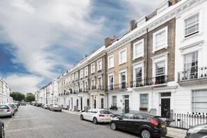 Exterior - JOIVY Pimlico Flat with Terrace for 3 (London)