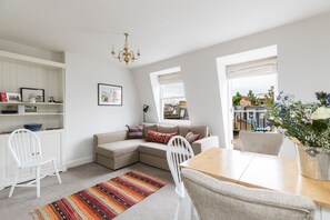 Apartment (1 Bedroom) | Living area | TV