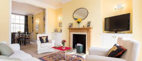 Departamento urbano (2 Bedrooms) | Sala de estar | Televisión de pantalla plana