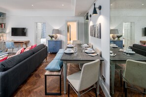 City Double Room (1 Bedroom) | In-room dining