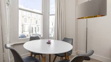 Camera Comfort (1 Bedroom) | 1 camera, postazione laptop, ferro/asse da stiro, Wi-Fi