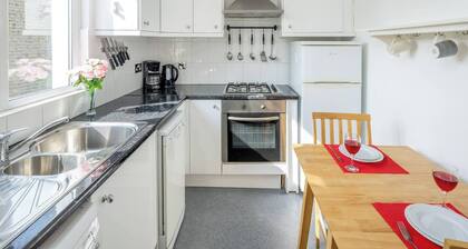 JOIVY Charming 1 Bed Flat, Sleeps 4