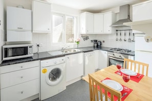 Comfort Room (1 Bedroom) | Private kitchen | Oven, coffee/tea maker, electric kettle, dining tables