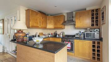 Fridge, microwave, oven, coffee/tea maker