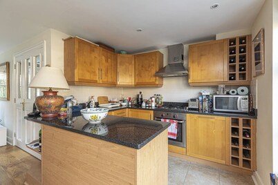 JOIVY Lovely 2bed House in Wandsworth w/ Backyard Patio