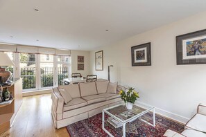 32-inch flat-screen TV with cable channels, TV