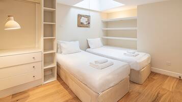House (2 Bedrooms) | 2 bedrooms, desk, laptop workspace, iron/ironing board