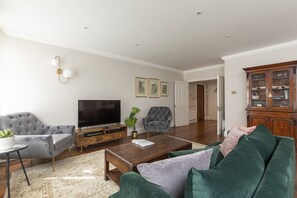 Apartment (2 Bedrooms) | Living area | Flat-screen TV - JOIVY Beautiful 2 bed apt in Mayfair, close to Tube (London)