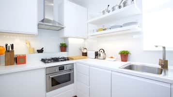 Apartment (2 Bedrooms) | Private kitchen | Fridge, oven, dishwasher, electric kettle