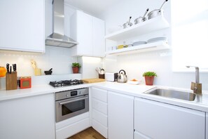 อพาร์ทเมนท์ (2 Bedrooms) | ครัวส่วนตัว | ตู้เย็น, เตาอบ, เครื่องล้างจาน, กาต้มน้ำไฟฟ้า