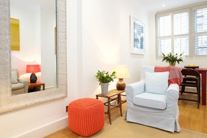 Apartment (2 Bedrooms) | Living area