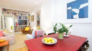 Apartment (2 Bedrooms) | In-room dining