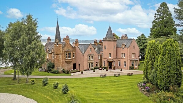 Front of property - Bunchrew House Hotel (Inverness)