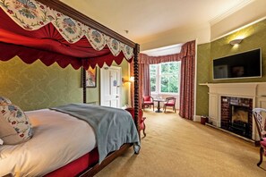 Premium bedding, desk, blackout curtains, iron/ironing board - Bunchrew House Hotel (Inverness)