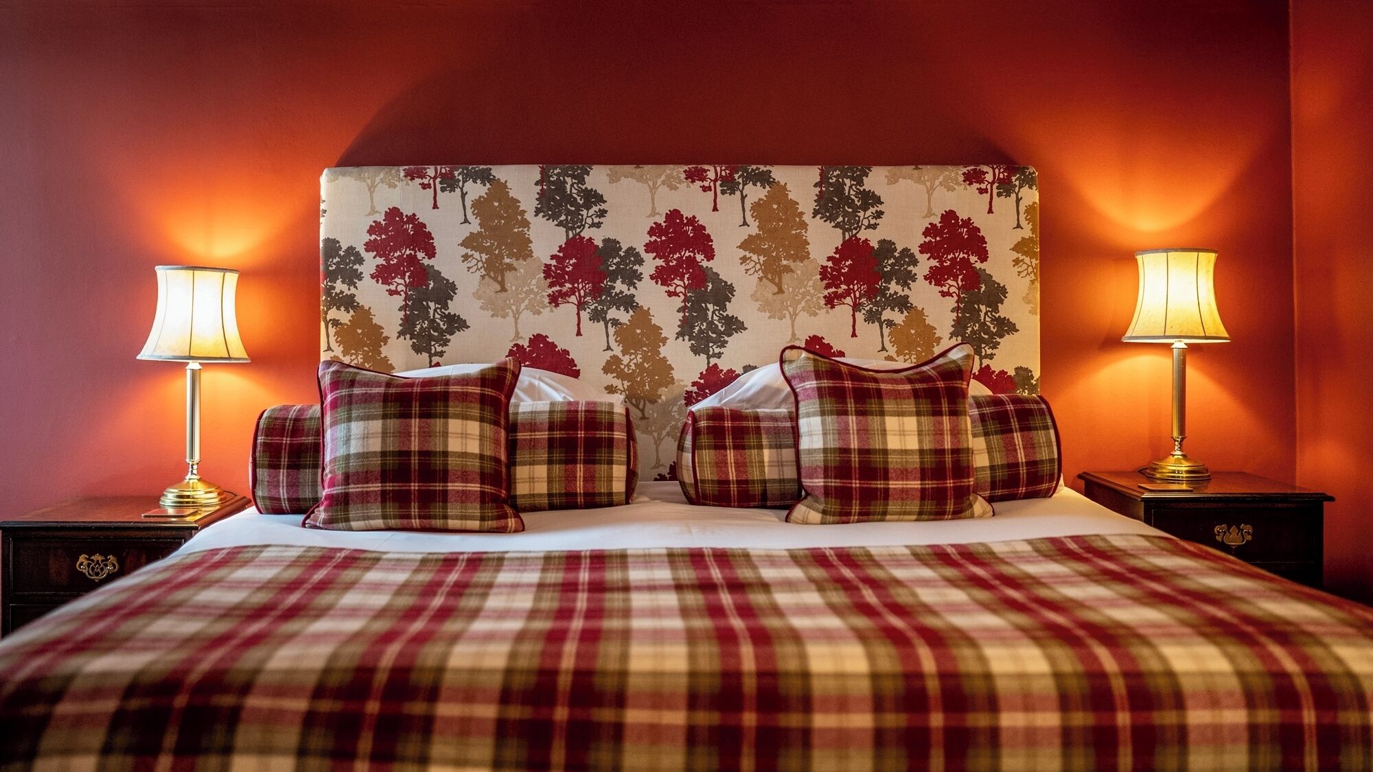 Classic Double Room | Premium bedding, desk, blackout drapes, iron/ironing board
