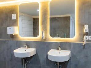 Bathroom - An Hotel Jakarta (Jakarta)