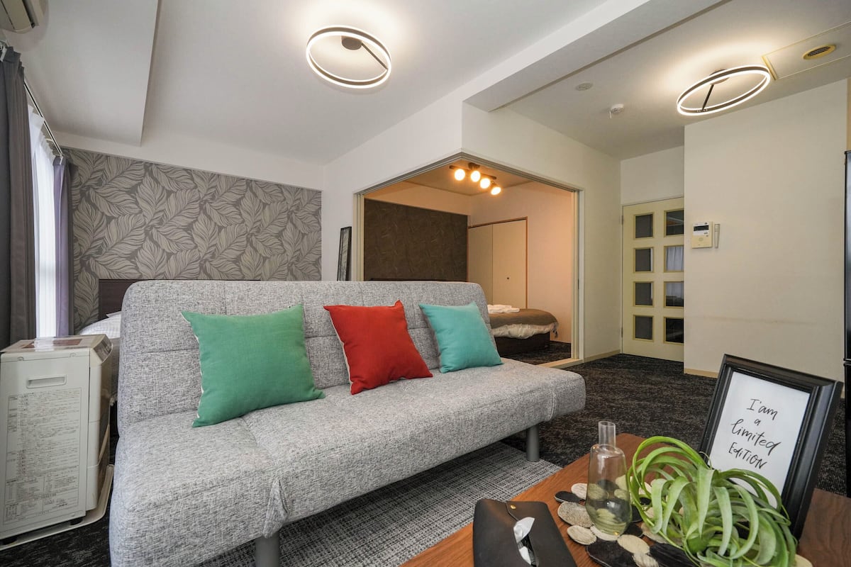 Basic Apartment, Non Smoking (702) | Living area | 32-inch flat-screen TV with digital channels, TV