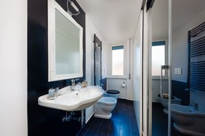 Apartment, 3 Bedrooms | Bathroom - CASAVIVA - PRIMAVERA 1a RAPALLO (Zoagli)