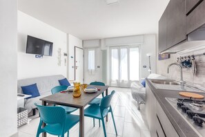 Apartment, 1 Schlafzimmer | Eigene Küche | Großer Kühlschrank, Mikrowelle, Herdplatte, Geschirrspüler