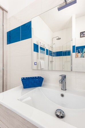 Apartment, 1 Schlafzimmer | Waschbecken im Bad